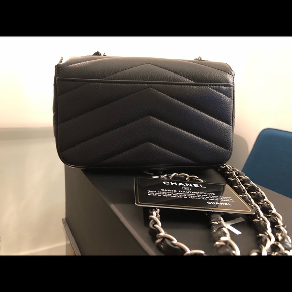 Chanel mini classic flap bag (square) in Chevron - Picture 2 of 8